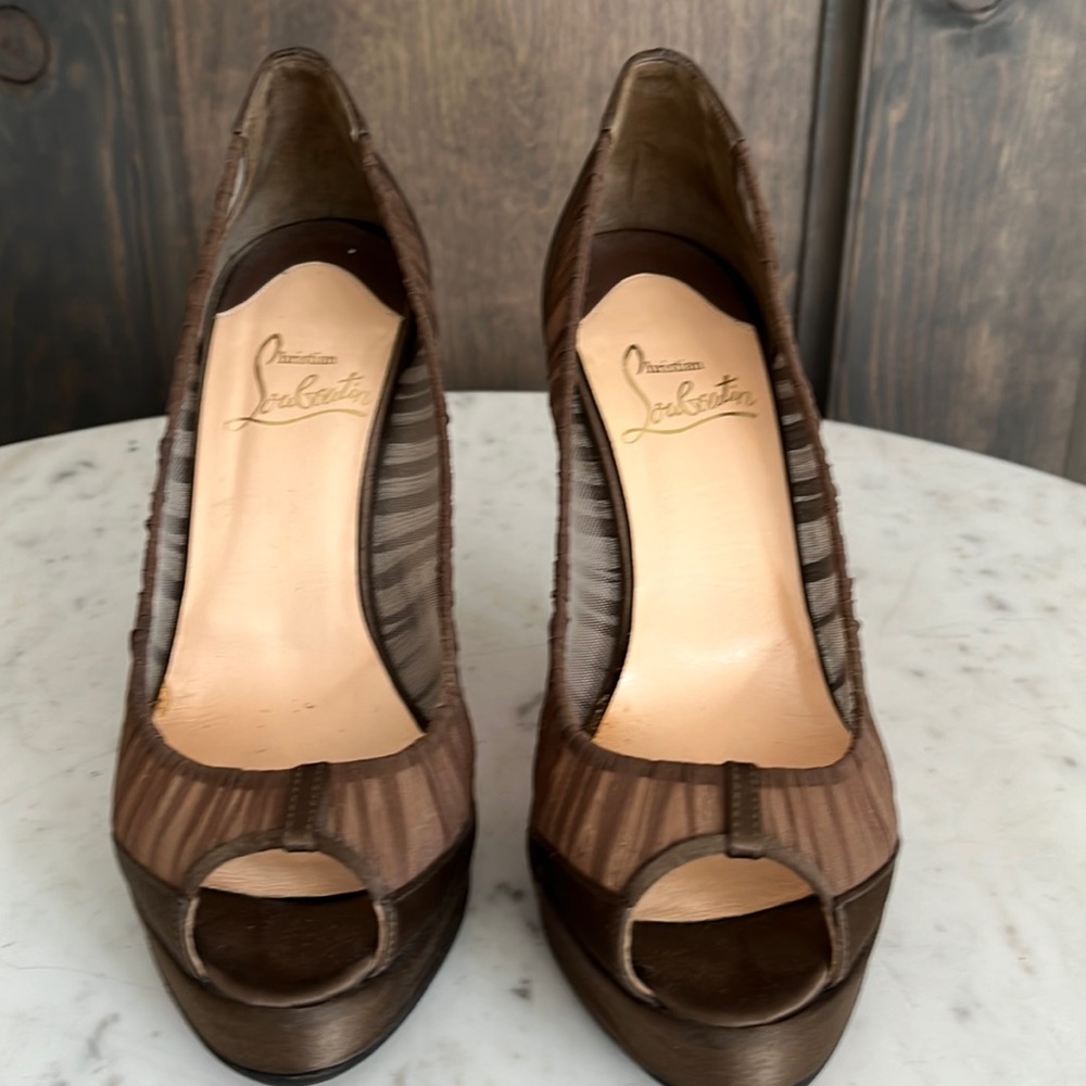 CHRISTIAN LOUBOUTIN Printed Silk Mesh Peep Toe Pumps 37.5 / US 7